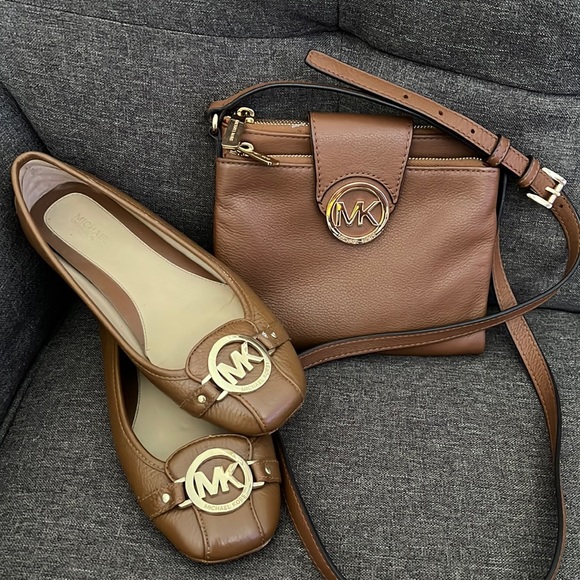 Michael Kors Logo Flats w/Matching Crossbody in “Luggage“-Set - Picture 1 of 15